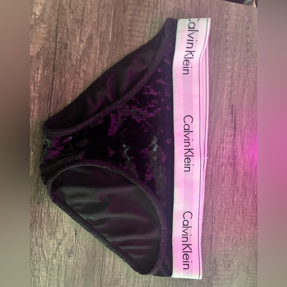 Calvin Klein velvet set - Picture 2 of 2